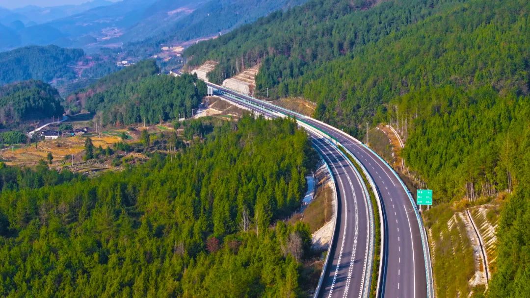武隆（渝黔界）至道真高速公路正式通车运营