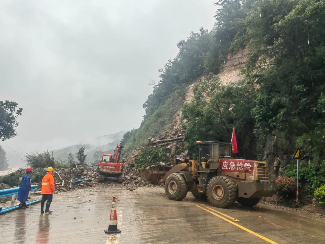 省交通运输厅火速成立灾毁公路抢通突击队紧急驰援榕江