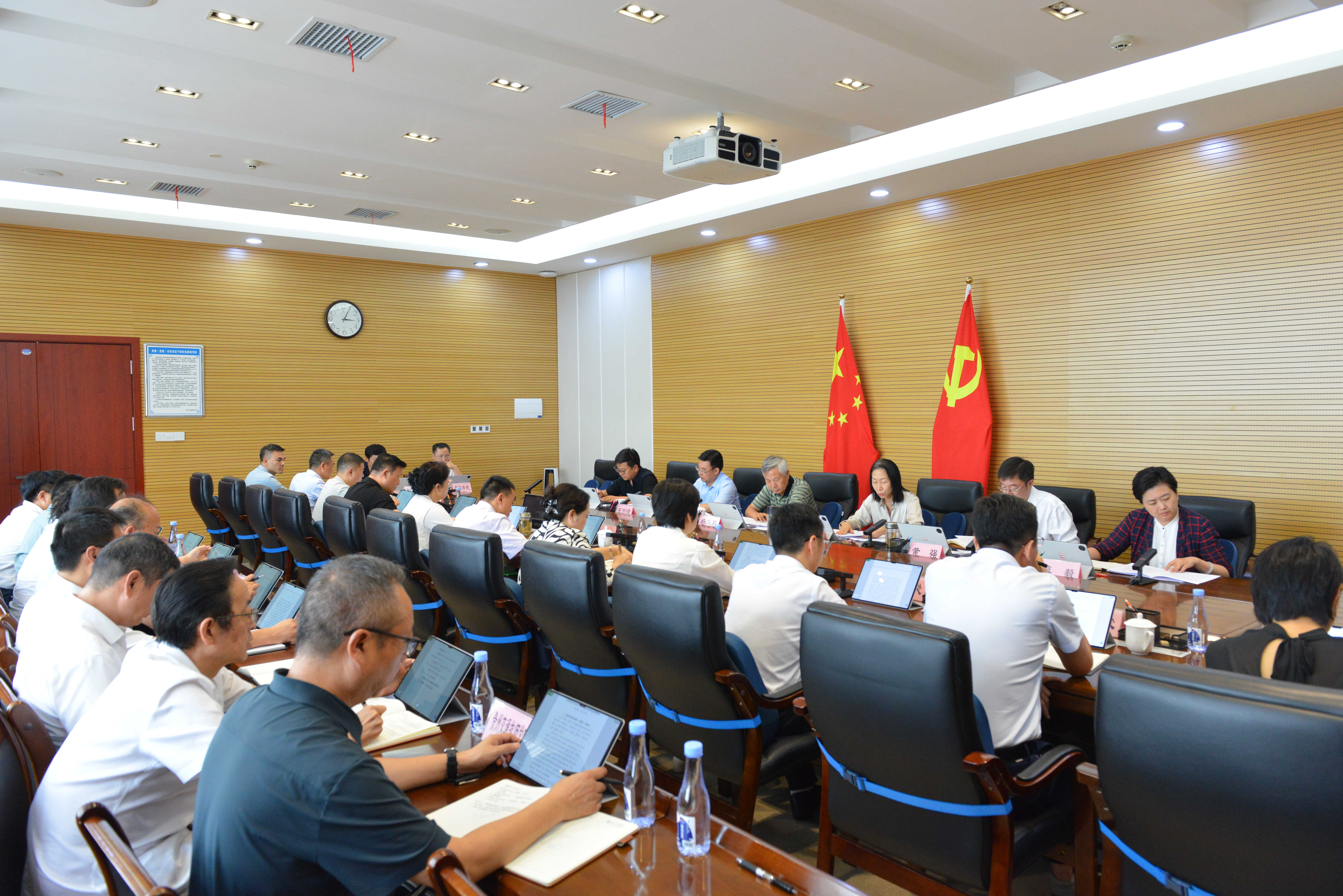 省交通运输厅党委理论学习中心组开展深入贯彻中央八项规定精神学习教育集中研讨会