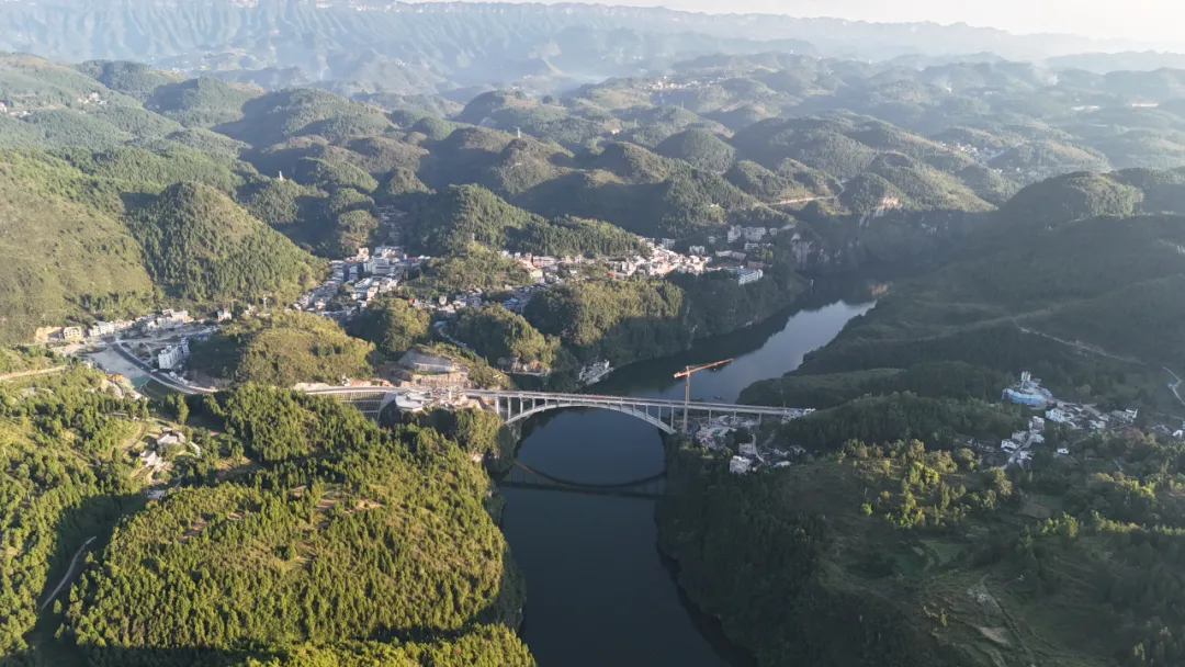 告别摆渡史 铜仁夹石特大桥正式建成