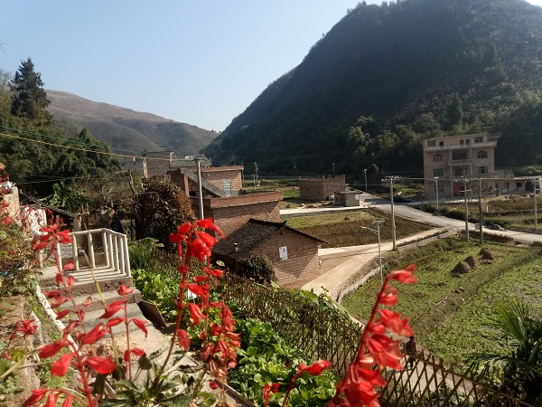 油路修进苗家寨——翁柱组 (1).jpg